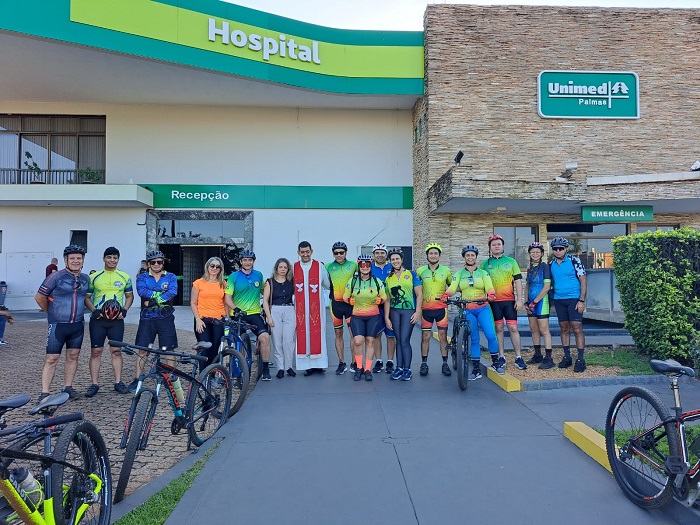 “Pedal pela Vida Wendell Carrijó” reúne farmacêuticos em momento de fé e oração em hospital onde se recupera de um AVC