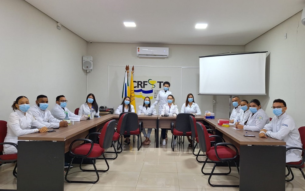 Alunos de Farmácia da Faculdade de Palmas Promovem Saúde no CRF-TO.