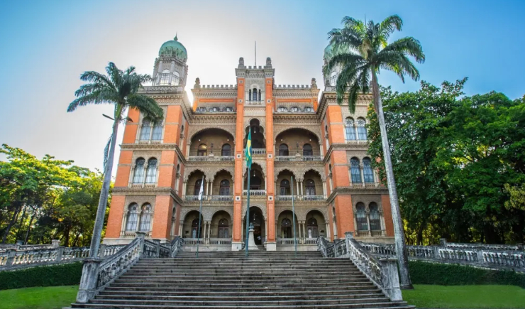 Fiocruz abre seleção de estágio com vagas para estudantes de Farmácia