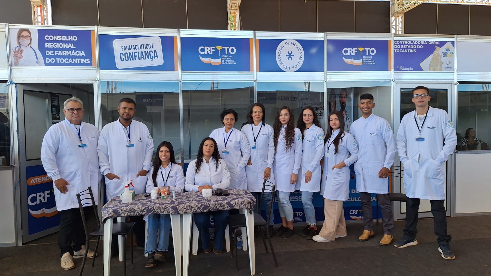 CRF-TO na Agrotins: Acadêmicos de Farmácia da FAPAL realizam testes de glicemia no Stand do CRF
