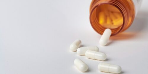 Anvisa emite alerta sobre risco hepático ligado a suplementos de cúrcuma