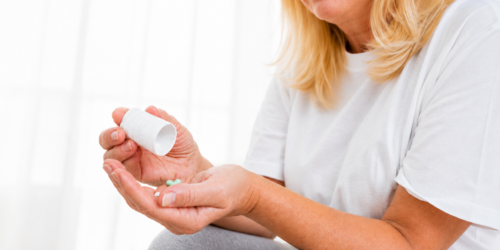 Medicamento não-hormonal para tratar sintomas da menopausa é autorizado pela Anvisa