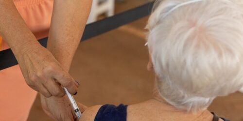 Ministério da Saúde vai ofertar pneumo20 para quem tem mais de 85 anos